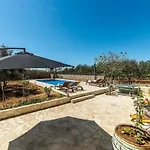 Lipa Mit Schwimmbad By Interhome Dom wakacyjny Privlaka (Zadar)