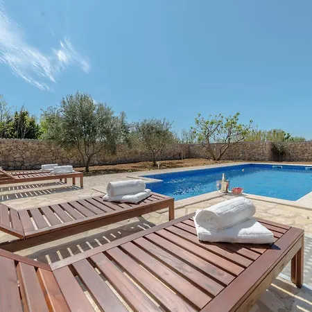 Casa de Férias Lipa Mit Schwimmbad By Interhome Privlaka (Zadar)