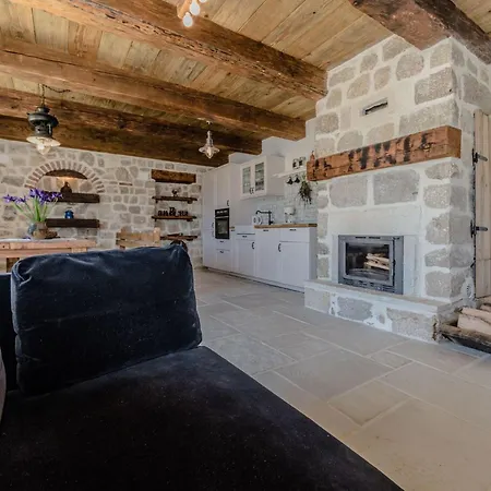 Lipa Mit Schwimmbad By Interhome Holiday home Privlaka (Zadar)