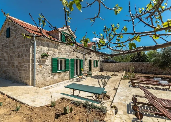 Lipa Mit Schwimmbad By Interhome Casa de Férias *